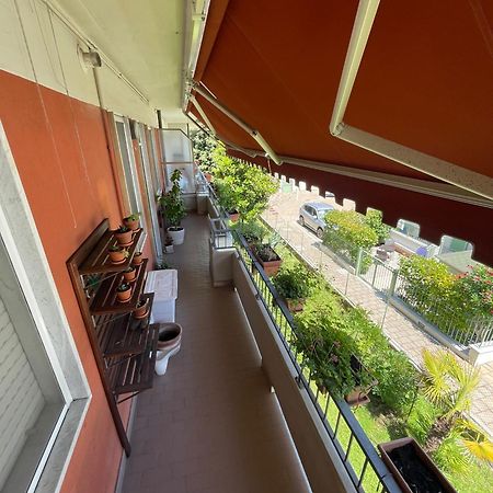 Appartamento Moderno Sul Mare Marina di Massa Extérieur photo